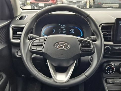Used 2025 Hyundai Venue SEL FWD image 22