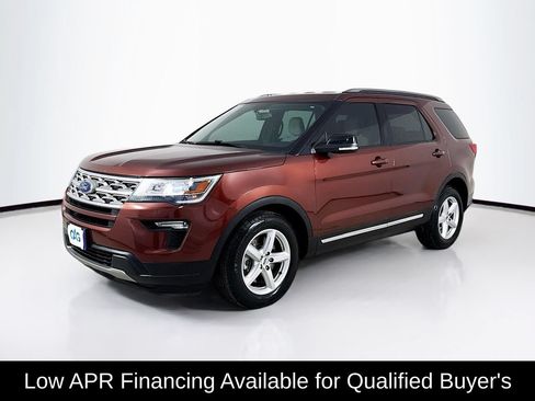 Used 2018 Ford Explorer XLT w/ Equipment Group 201A FWD image 3