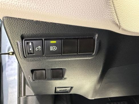 Used 2022 Toyota Corolla Cross L image 14