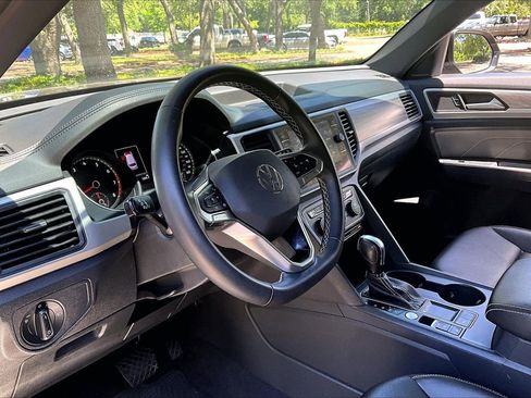 Used 2021 Volkswagen Atlas Cross Sport SE w/ Panoramic Sunroof Package FWD image 14