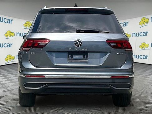 Used 2024 Volkswagen Tiguan SE w/ Panoramic Sunroof Package AWD/4WD image 4