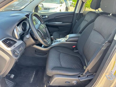 Used 2011 Dodge Journey Mainstreet w/ Popular Equipment Group FWD image 6