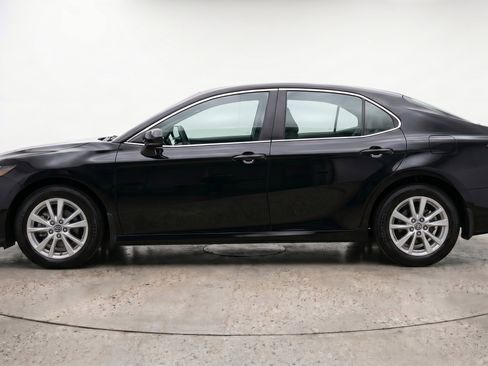 Used 2025 Toyota Camry LE FWD image 5