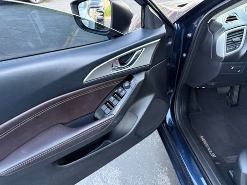 Used 2018 MAZDA MAZDA3 Touring image 15