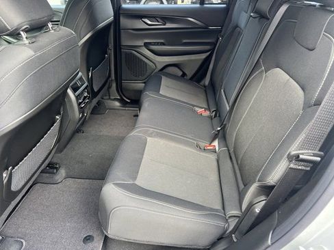 New 2025 Jeep Grand Cherokee Laredo image 14