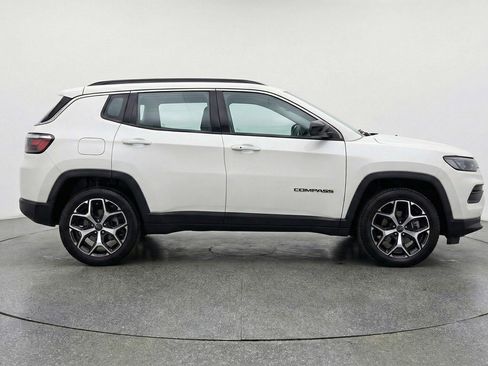 Used 2025 Jeep Compass Limited AWD/4WD image 8