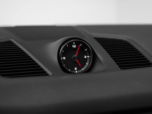 Used 2022 Porsche Cayenne Platinum Edition image 35