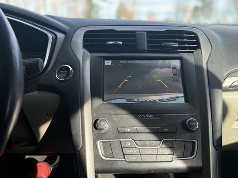 Used 2019 Ford Fusion SEL image 34