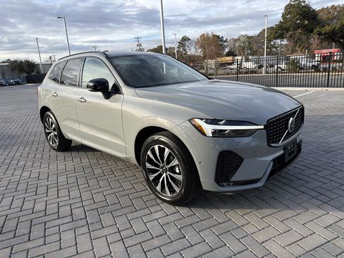 Certified 2025 Volvo XC60 B5 Plus image 31