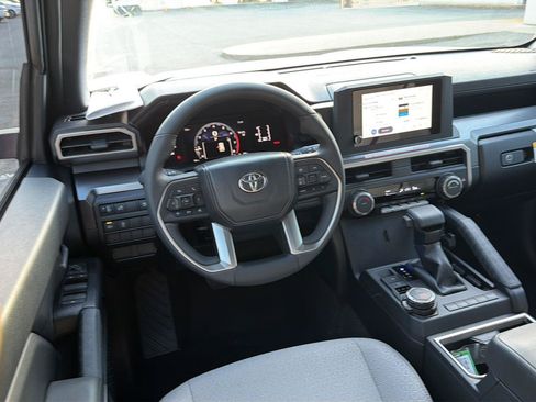 New 2026 Toyota 4Runner SR5 AWD/4WD image 18