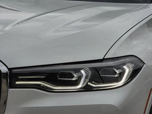 Used 2022 BMW X7 xDrive40i w/ Premium Package image 10