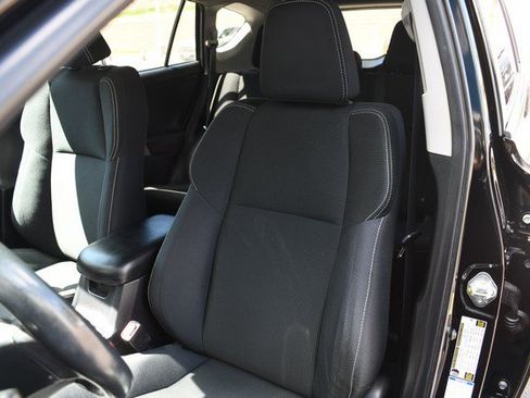 Used 2018 Toyota RAV4 XLE AWD/4WD image 17