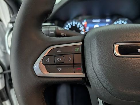 Used 2025 Jeep Compass Limited AWD/4WD image 18