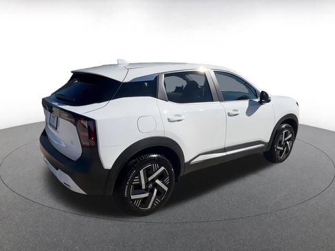 Used 2025 Nissan Kicks SV image 15