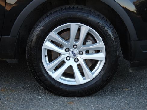 Used 2018 Ford Explorer XLT w/ Equipment Group 202A image 33