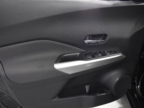 Used 2020 Nissan Kicks SV FWD image 15