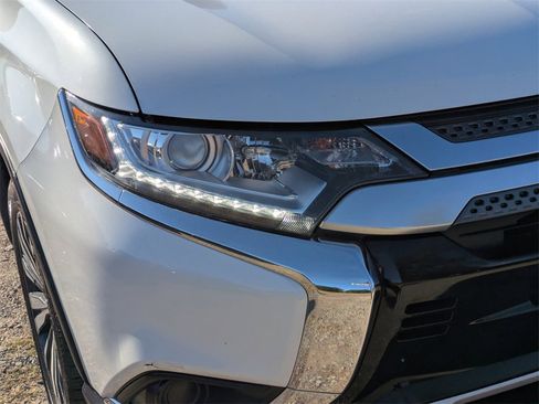 Used 2020 Mitsubishi Outlander ES image 8