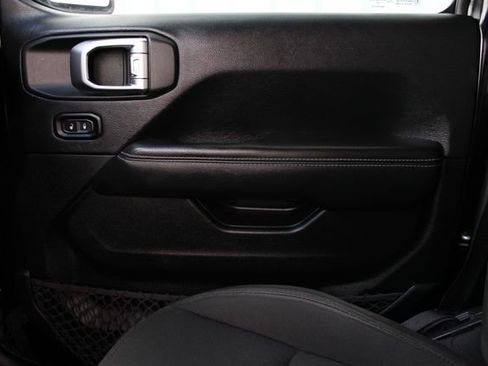 Used 2018 Jeep Wrangler Unlimited Sahara image 21