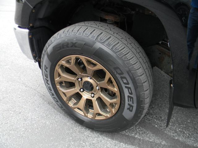 Used 2017 Toyota Tundra SR5 AWD/4WD image 9
