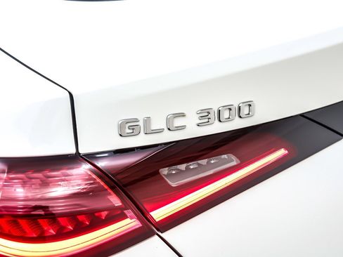 Certified 2025 Mercedes-Benz GLC 300 4MATIC image 10