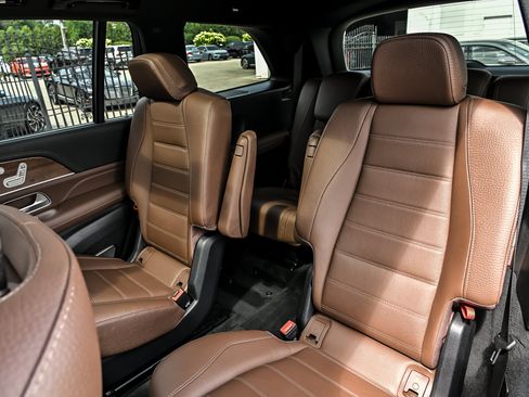Used 2024 Mercedes-Benz GLS 450 4MATIC w/ AMG Line Exterior image 25