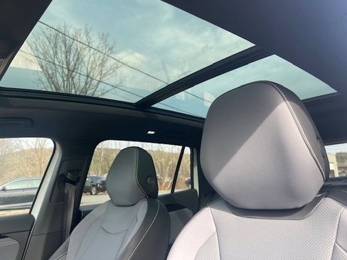 New 2025 Volkswagen Tiguan SE R-Line image 12