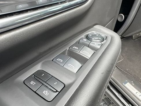 Used 2024 Chevrolet Suburban Z71 w/ Luxury Package AWD/4WD image 32
