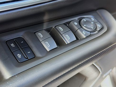 Used 2023 GMC Yukon SLT w/ SLT Premium Package image 24