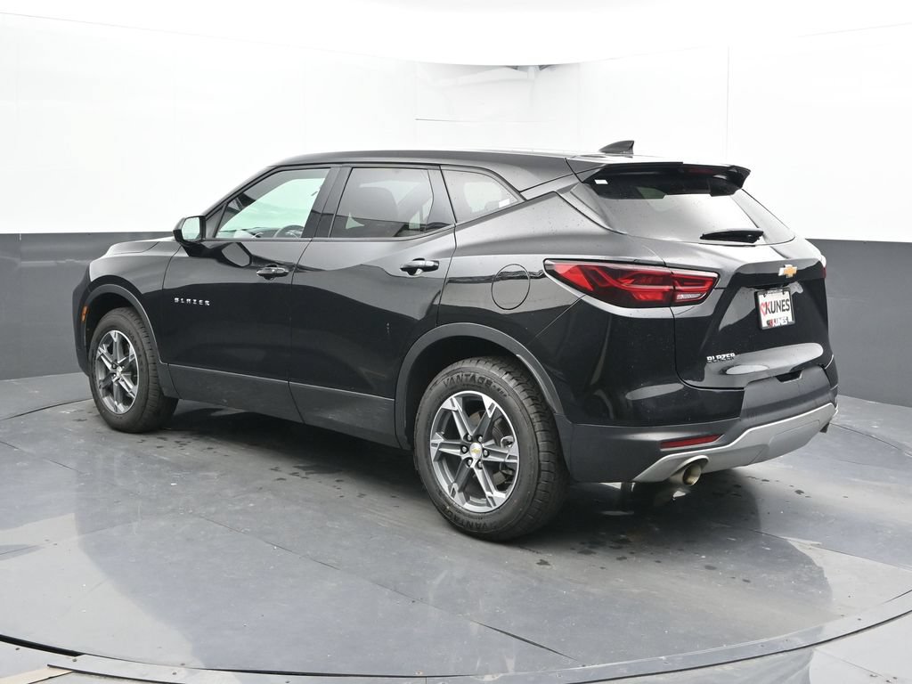 Used 2025 Chevrolet Blazer LT FWD image 10