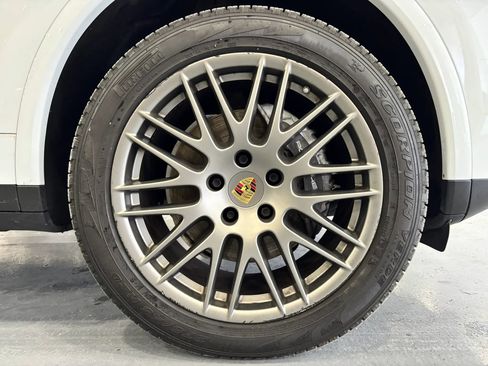 Used 2017 Porsche Cayenne Platinum Edition w/ Premium Package (PJV) image 54