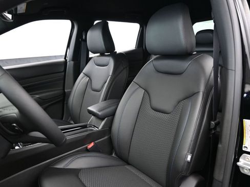 New 2026 Jeep Compass Latitude image 10