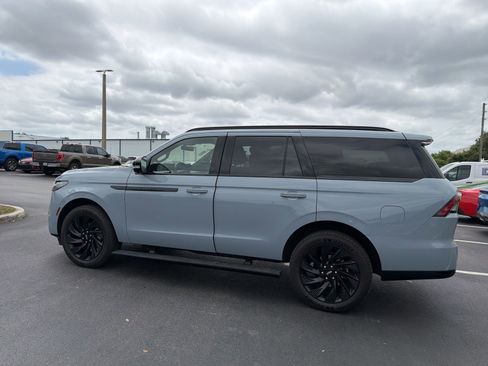 Used 2025 Lincoln Navigator Reserve w/ Jet Appearance Package image 12