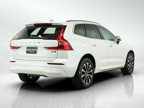Used 2023 Volvo XC60 B5 Core AWD/4WD image 5