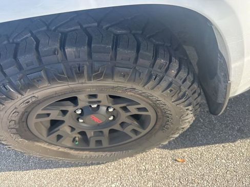 Used 2024 Toyota 4Runner SR5 Premium w/ Moonroof Package image 2