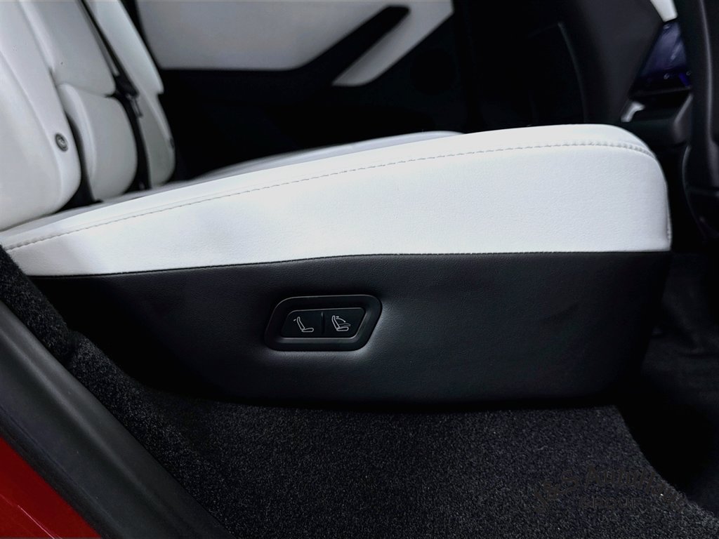 Used 2026 Tesla Model Y 2WD image 35