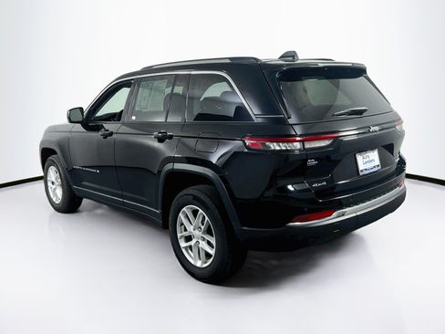 Used 2023 Jeep Grand Cherokee Laredo AWD/4WD image 7