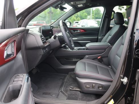 Used 2025 Chevrolet Traverse Z71 w/ Enhanced Driving Package AWD/4WD image 15