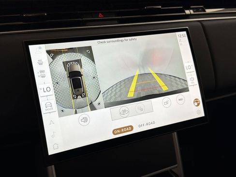 New 2026 Land Rover Range Rover SE image 17