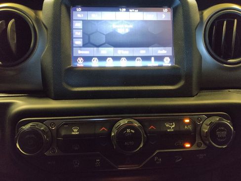 Used 2019 Jeep Wrangler Unlimited Sport S image 25