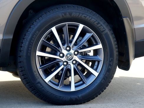 Used 2018 Toyota Highlander XLE image 27