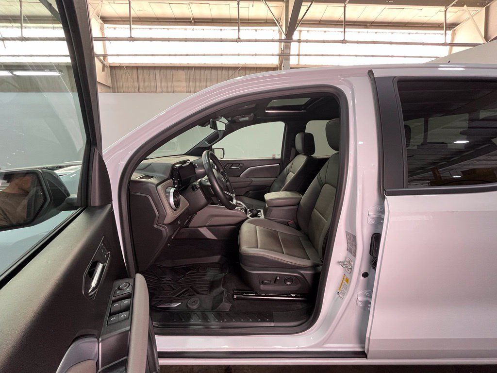 Used 2025 Chevrolet Colorado ZR2 w/ Technology Package AWD/4WD image 15