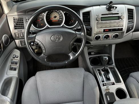 Used 2011 Toyota Tacoma 4x4 Double Cab image 9