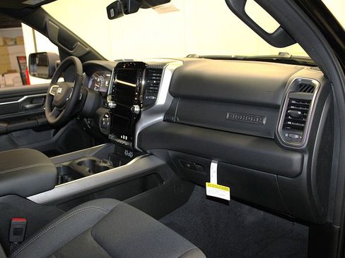 New 2026 RAM 1500 4x4 Crew Cab image 29