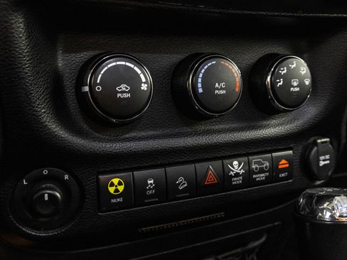 Used 2016 Jeep Wrangler Unlimited Sport AWD/4WD image 32