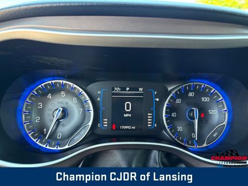 Used 2017 Chrysler Pacifica Touring-L w/ Tire & Wheel Group FWD image 21