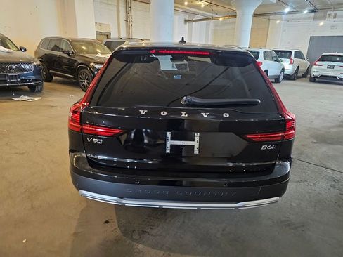 Certified 2025 Volvo V90 B6 Cross Country Plus image 3
