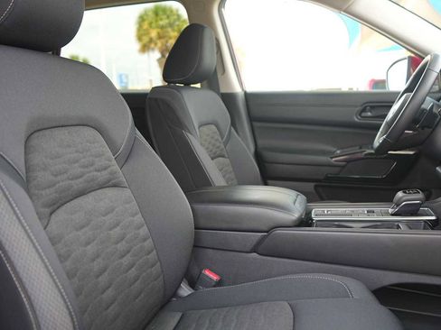 Used 2025 Nissan Pathfinder SV FWD image 15