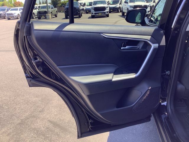 Used 2022 Toyota RAV4 XLE AWD/4WD image 25