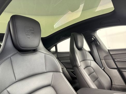 Certified 2025 Porsche Taycan image 17