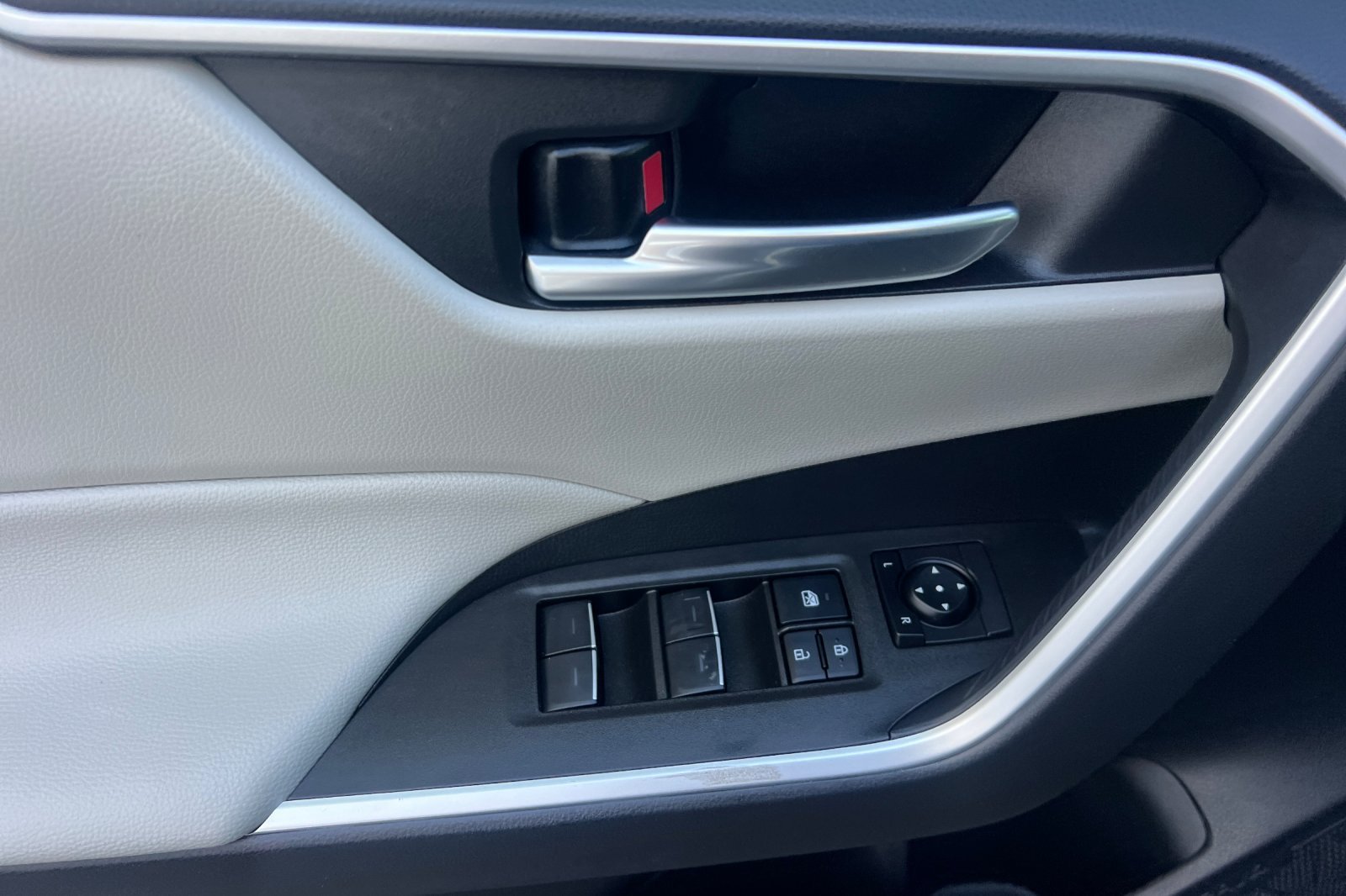 Certified 2025 Toyota RAV4 XLE w/ Convenience Package AWD/4WD image 8